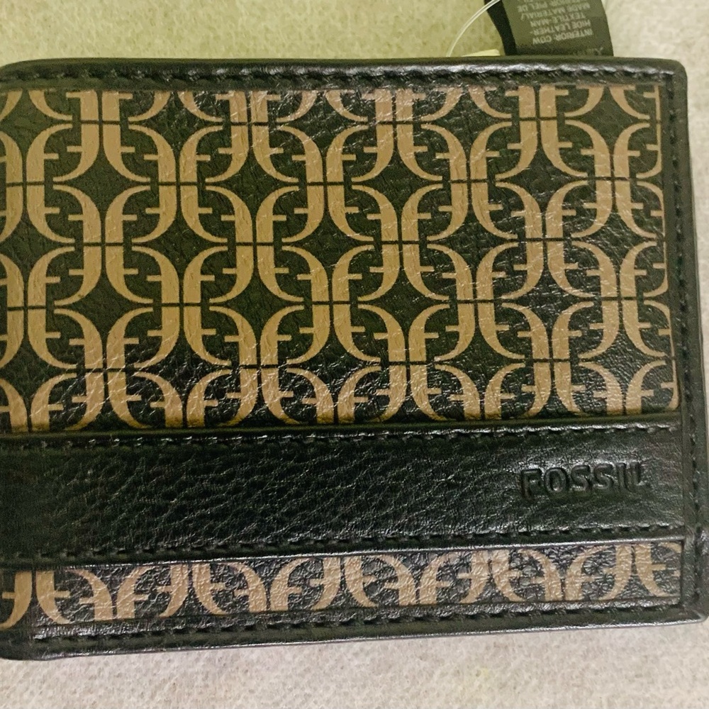 NWT Fossil Black and Brown Patterned Men's Wallet